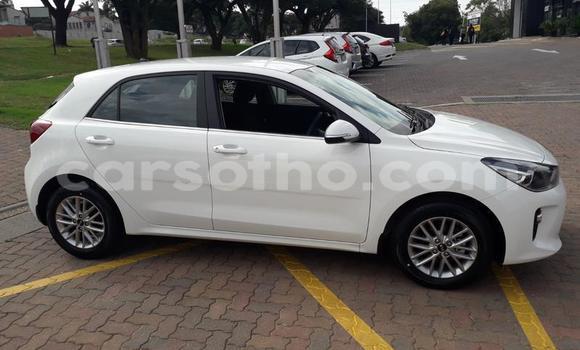 Acheter Occasion Voiture Kia Rio Blanc à Maputsoa, Leribe Acheter Occasion Voiture Kia Rio Blanc à Maputsoa, Leribe