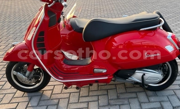 Sayi Na hannu Vespa GTS Red Motsi in Maseru a Maseru