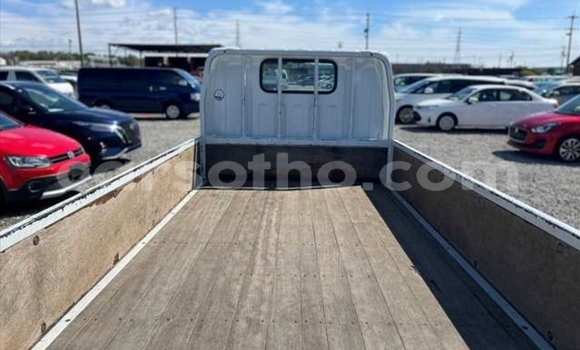 Sayi Na hannu Mitsubishi L400 White Babbar mota in Maputsoe a Leribe Sayi Na hannu Mitsubishi L400 White Babbar mota in Maputsoe a Leribe