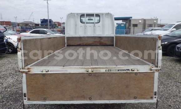 Sayi Na hannu Mitsubishi L400 White Babbar mota in Maputsoe a Leribe Sayi Na hannu Mitsubishi L400 White Babbar mota in Maputsoe a Leribe