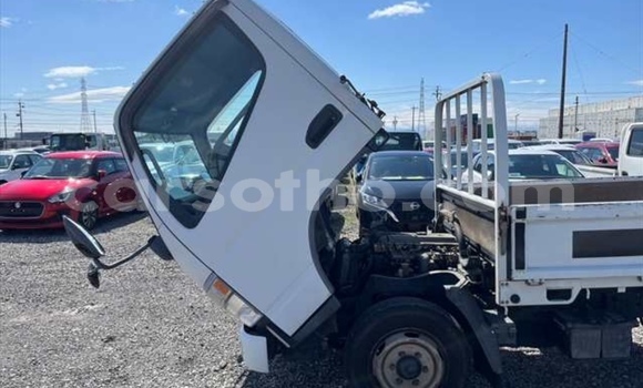 Sayi Na hannu Mitsubishi L400 White Babbar mota in Maputsoe a Leribe Sayi Na hannu Mitsubishi L400 White Babbar mota in Maputsoe a Leribe