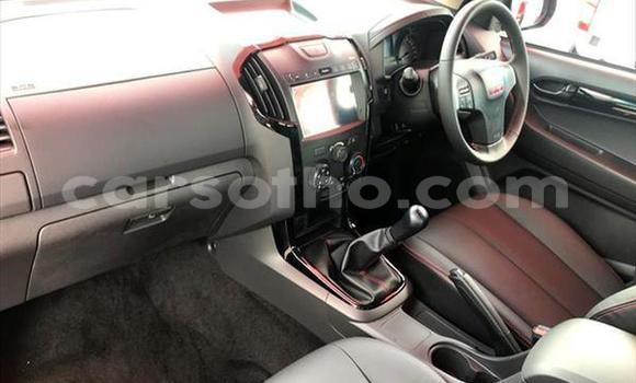 Acheter Occasion Voiture Isuzu KB Rouge à Butha–Buthe, Thaba-Tseka Acheter Occasion Voiture Isuzu KB Rouge à Butha–Buthe, Thaba-Tseka