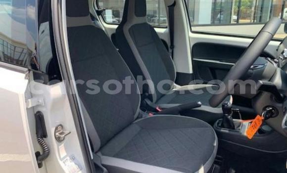 Sayi Na hannu Volkswagen up! White Mota in Maseru a Maseru Sayi Na hannu Volkswagen up! White Mota in Maseru a Maseru