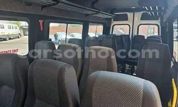 اشتري مستعمل Mercedes-Benz 300CD White سيارة في Maseru في Maseru اشتري مستعمل Mercedes-Benz 300CD White سيارة في Maseru في Maseru