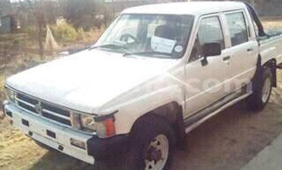 Sayi Na hannu Toyota Hilux White Mota in Maseru a Maseru Sayi Na hannu Toyota Hilux White Mota in Maseru a Maseru