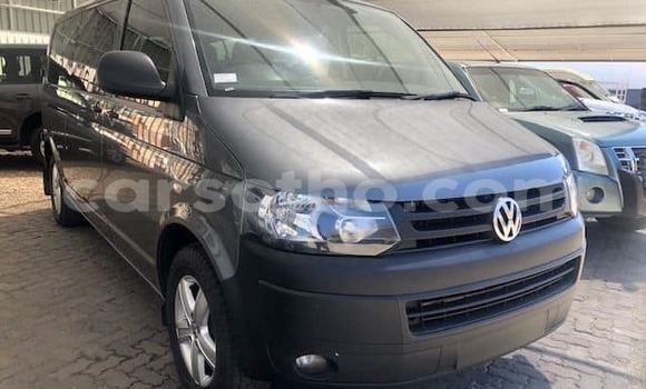 Sayi Na hannu Volkswagen Caravelle Silver Mota in Maseru a Maseru Sayi Na hannu Volkswagen Caravelle Silver Mota in Maseru a Maseru