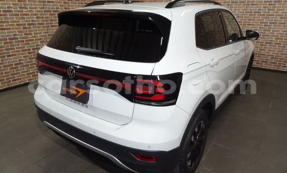 Sayi Na hannu Toyota RAV4 White Mota in Mafeteng a Mafeteng Sayi Na hannu Toyota RAV4 White Mota in Mafeteng a Mafeteng