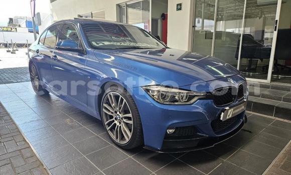 اشتري مستعمل BMW 3–Series Blue سيارة في Maseru في Maseru
