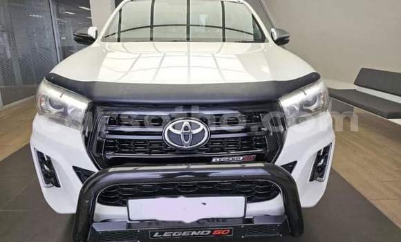 اشتري مستعمل Toyota Hilux White سيارة في Maseru في Maseru