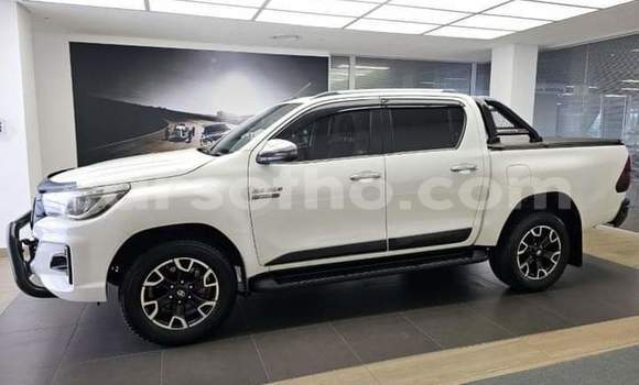 Sayi Na hannu Toyota Hilux White Mota in Maseru a Maseru Sayi Na hannu Toyota Hilux White Mota in Maseru a Maseru