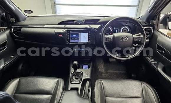 Sayi Na hannu Toyota Hilux White Mota in Maseru a Maseru Sayi Na hannu Toyota Hilux White Mota in Maseru a Maseru