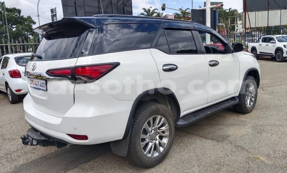 Buy Used Toyota Fortuner White Car in Maseru in Maseru Buy Used Toyota Fortuner White Car in Maseru in Maseru