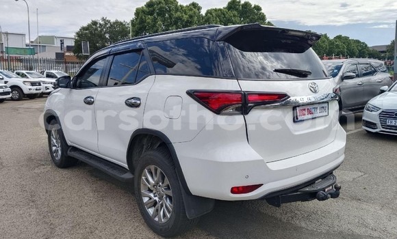 Buy Used Toyota Fortuner White Car in Maseru in Maseru Buy Used Toyota Fortuner White Car in Maseru in Maseru