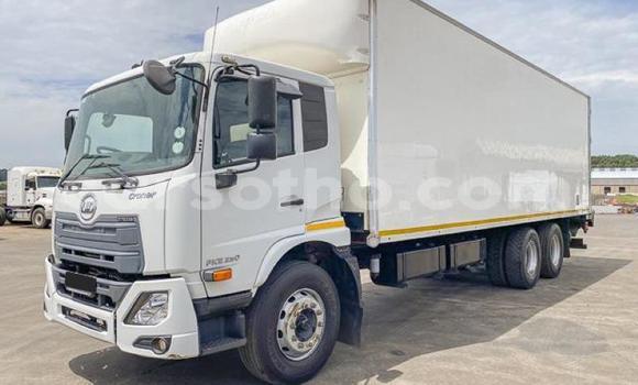 Sayi Na hannu Nissan UD White Babbar mota in Maseru a Maseru Sayi Na hannu Nissan UD White Babbar mota in Maseru a Maseru