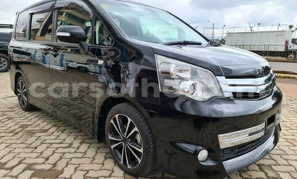اشتري مستعمل Toyota Noah Black سيارة في Maseru في Maseru