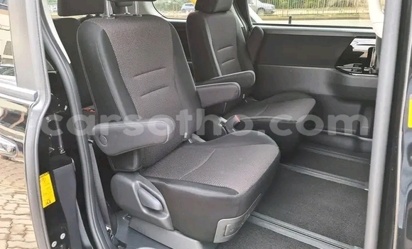 Sayi Na hannu Toyota Noah Black Mota in Maseru a Maseru Sayi Na hannu Toyota Noah Black Mota in Maseru a Maseru