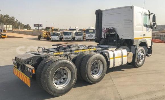 اشتري مستعمل Volvo F4 White شاحنة في Maseru في Maseru اشتري مستعمل Volvo F4 White شاحنة في Maseru في Maseru