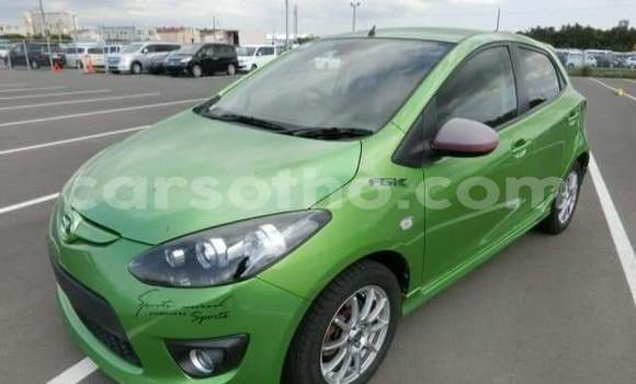 اشتري مستعمل Mazda Demio Green سيارة في Maseru في Maseru
