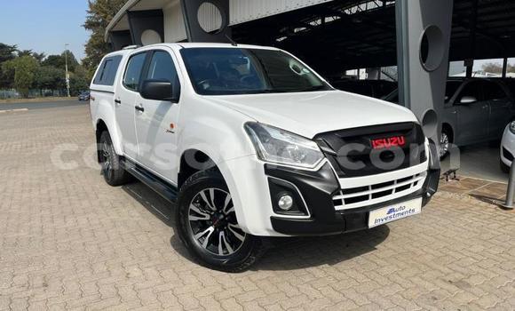 Buy Used Isuzu D–MAX White Car in Maseru in Maseru