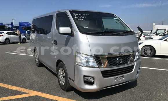 اشتري مستعمل Nissan NV350 Caravan Silver سيارة في Maseru في Maseru