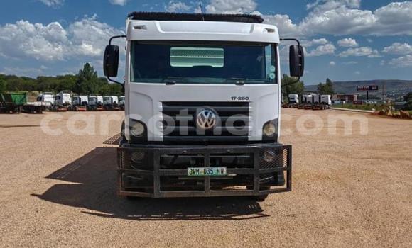 اشتري مستعمل Volkswagen TRUCK White شاحنة في Maseru في Maseru اشتري مستعمل Volkswagen TRUCK White شاحنة في Maseru في Maseru