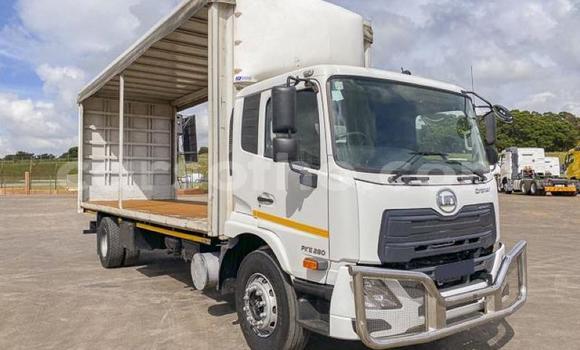اشتري مستعمل Nissan UD White شاحنة في Maseru في Maseru