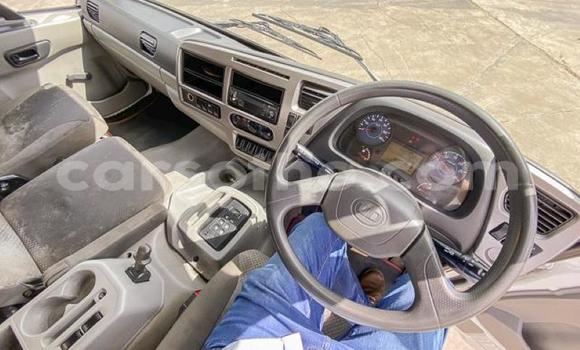 اشتري مستعمل Nissan UD White شاحنة في Maseru في Maseru اشتري مستعمل Nissan UD White شاحنة في Maseru في Maseru