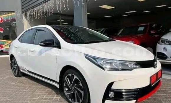 Sayi Na hannu Toyota Corolla White Mota in Maseru a Maseru Sayi Na hannu Toyota Corolla White Mota in Maseru a Maseru