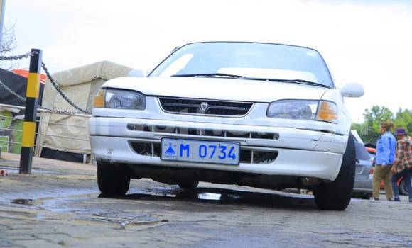 اشتري مستعمل Mercedes-Benz 190 SL White سيارة في Maputsoa في Leribe