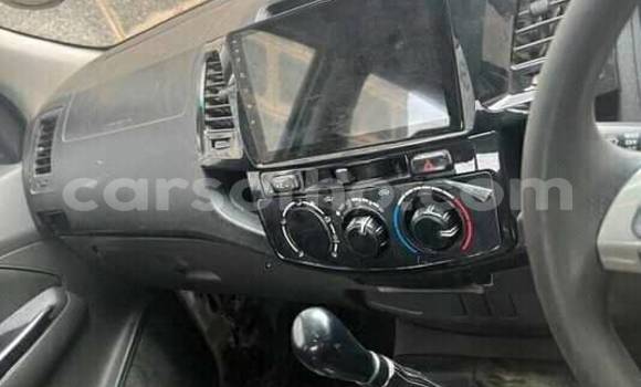 Sayi Na hannu Toyota Hilux White Mota in Mafeteng a Mafeteng Sayi Na hannu Toyota Hilux White Mota in Mafeteng a Mafeteng