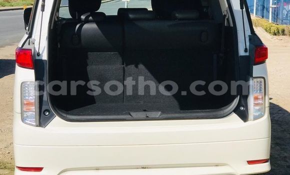 Acheter Occasion Voiture Nissan Elgrand Blanc à Maputsoa, Leribe Acheter Occasion Voiture Nissan Elgrand Blanc à Maputsoa, Leribe