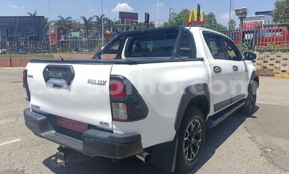 Sayi Na hannu Toyota Hilux White Mota in Maseru a Maseru Sayi Na hannu Toyota Hilux White Mota in Maseru a Maseru