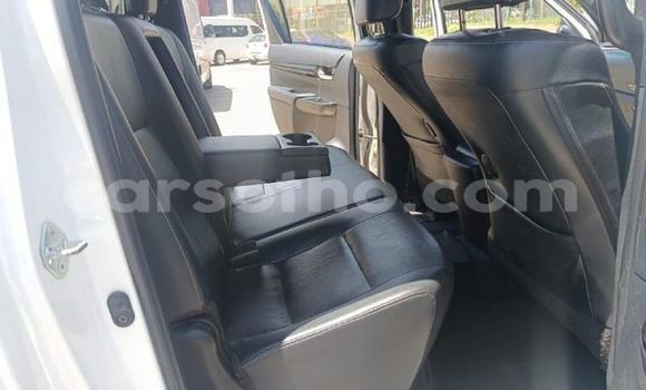 Sayi Na hannu Toyota Hilux White Mota in Maseru a Maseru Sayi Na hannu Toyota Hilux White Mota in Maseru a Maseru