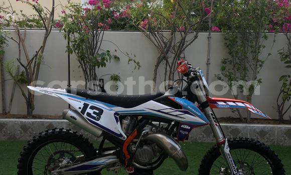 Acheter Occasion Moto KTM 125 Beige à Maseru, Maseru Acheter Occasion Moto KTM 125 Beige à Maseru, Maseru