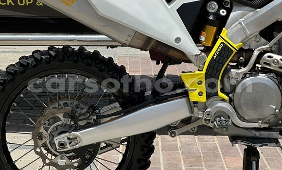 Acheter Occasion Moto Suzuki RM Beige à Maseru, Maseru Acheter Occasion Moto Suzuki RM Beige à Maseru, Maseru