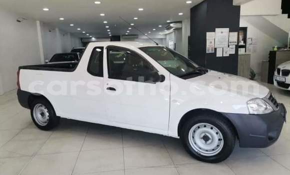 Sayi Na hannu Nissan NP 300 White Mota in Maseru a Maseru Sayi Na hannu Nissan NP 300 White Mota in Maseru a Maseru