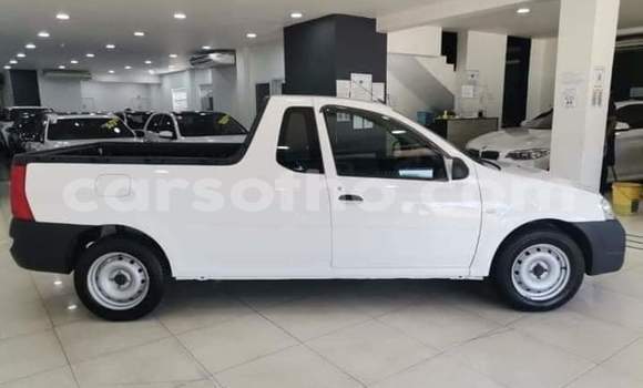 Sayi Na hannu Nissan NP 300 White Mota in Maseru a Maseru Sayi Na hannu Nissan NP 300 White Mota in Maseru a Maseru
