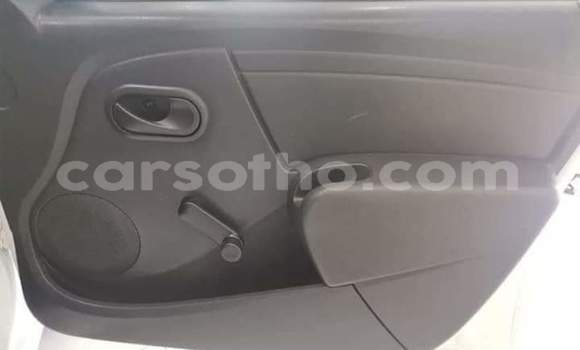 Sayi Na hannu Nissan NP 300 White Mota in Maseru a Maseru Sayi Na hannu Nissan NP 300 White Mota in Maseru a Maseru