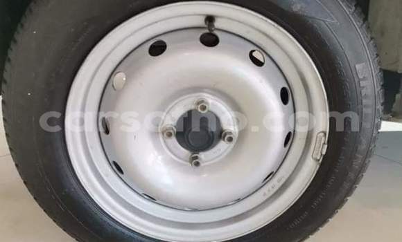 Sayi Na hannu Nissan NP 300 White Mota in Maseru a Maseru Sayi Na hannu Nissan NP 300 White Mota in Maseru a Maseru