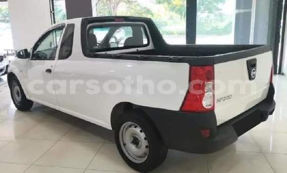 Sayi Na hannu Nissan NP 300 White Mota in Maseru a Maseru Sayi Na hannu Nissan NP 300 White Mota in Maseru a Maseru