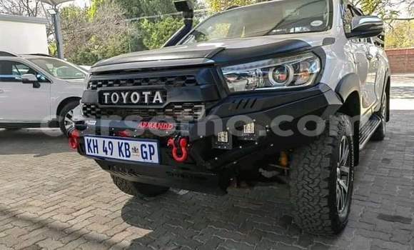 Sayi Na hannu Toyota Hilux White Mota in Maseru a Maseru Sayi Na hannu Toyota Hilux White Mota in Maseru a Maseru