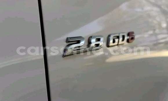 Sayi Na hannu Toyota Hilux White Mota in Maseru a Maseru Sayi Na hannu Toyota Hilux White Mota in Maseru a Maseru