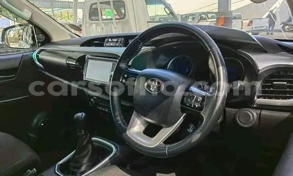 Sayi Na hannu Toyota Hilux White Mota in Maseru a Maseru Sayi Na hannu Toyota Hilux White Mota in Maseru a Maseru