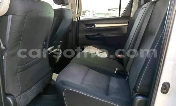 Sayi Na hannu Toyota Hilux White Mota in Maseru a Maseru Sayi Na hannu Toyota Hilux White Mota in Maseru a Maseru