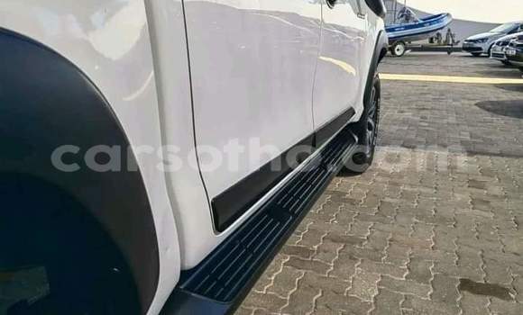 Sayi Na hannu Toyota Hilux White Mota in Maseru a Maseru Sayi Na hannu Toyota Hilux White Mota in Maseru a Maseru