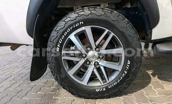 Sayi Na hannu Toyota Hilux White Mota in Maseru a Maseru Sayi Na hannu Toyota Hilux White Mota in Maseru a Maseru