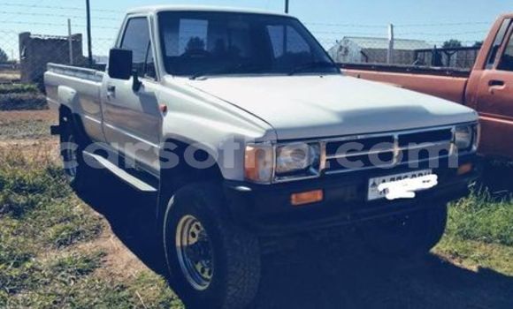 اشتري مستعمل Toyota Pickup White سيارة في Maseru في Maseru