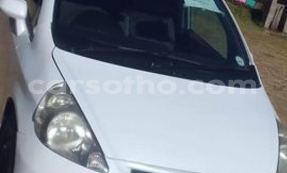 Sayi Na hannu Honda FIT White Mota in Maseru a Maseru