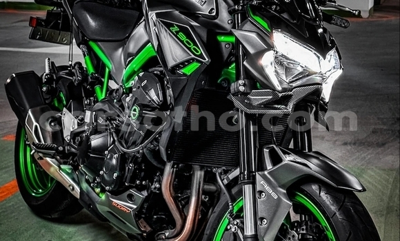 اشتري مستعمل Kawasaki Z Green دراجة نارية في Butha Buthe في Butha-Buthe
