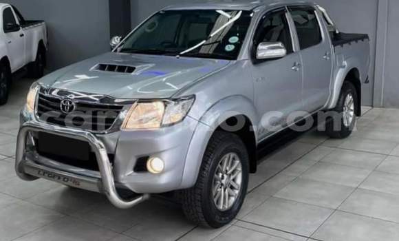 Sayi Na hannu Toyota Hilux Silver Mota in Maseru a Maseru Sayi Na hannu Toyota Hilux Silver Mota in Maseru a Maseru